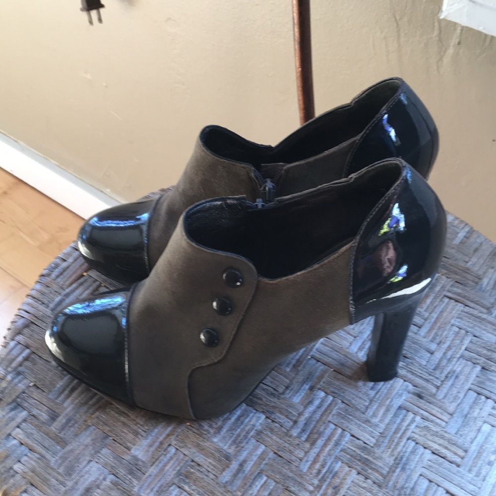 Via Spiga ankle pumps